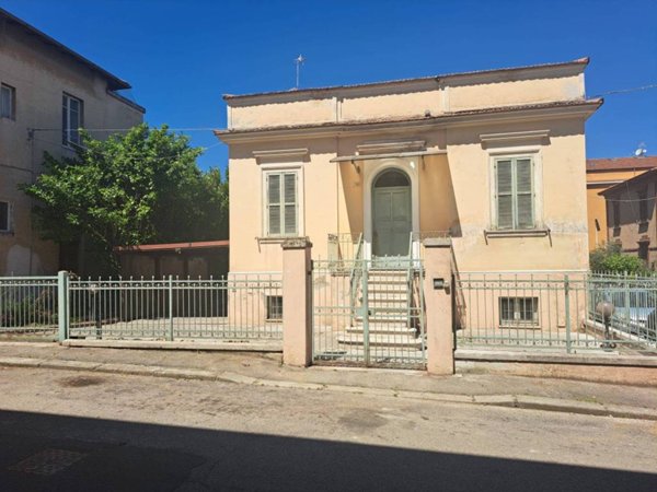 casa indipendente in vendita a Terni