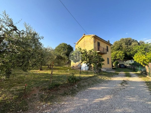 appartamento in vendita a Terni in zona Rivo