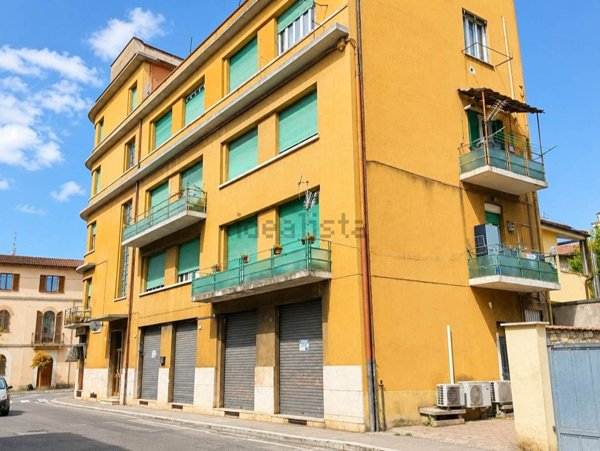locale commerciale in vendita a Terni