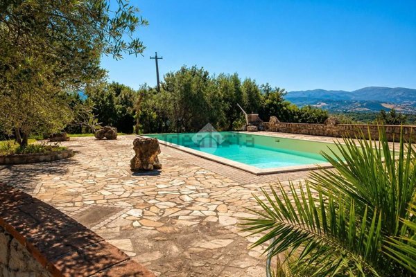 casa indipendente in vendita a Terni in zona Piedimonte