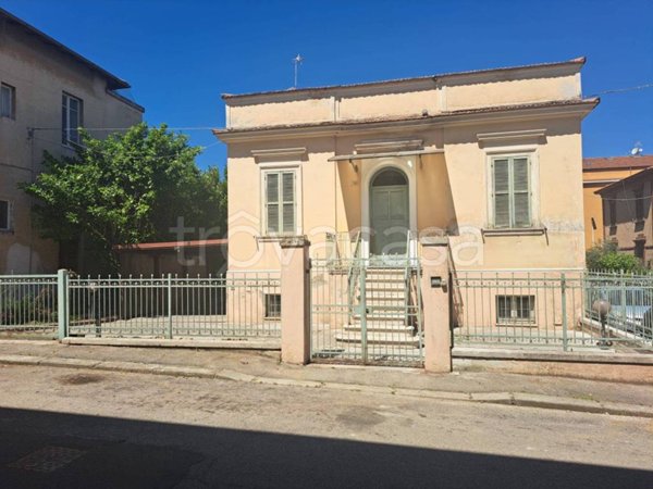 casa indipendente in vendita a Terni