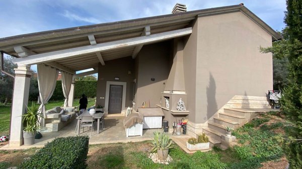casa indipendente in vendita a Terni in zona Vallemicero