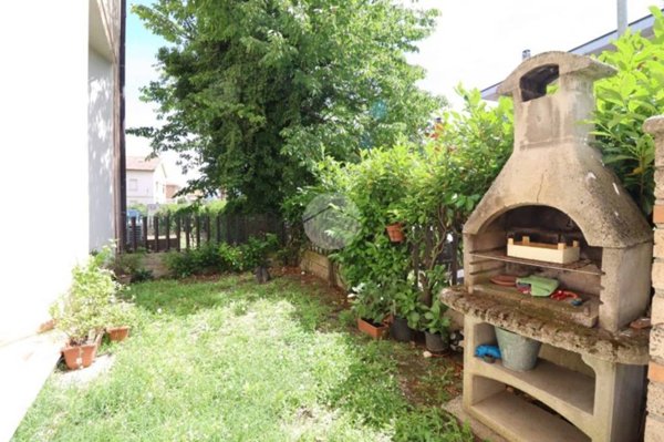 casa indipendente in vendita a Terni in zona Vocabolo Valenza