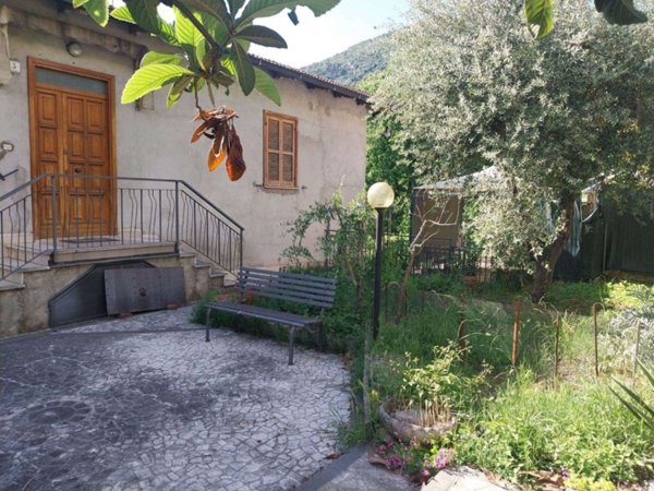 casa indipendente in vendita a Terni in zona Trevi