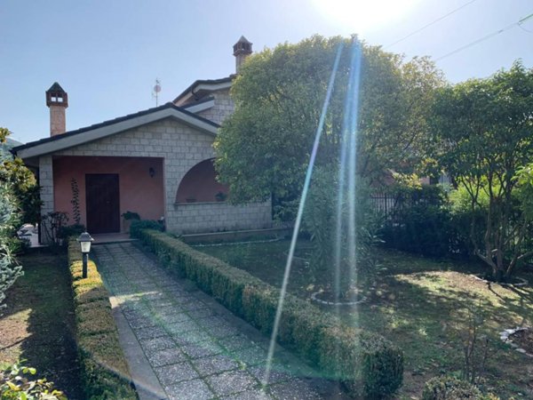 casa indipendente in vendita a Terni in zona Marmore