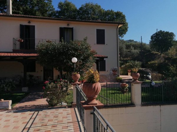 casa indipendente in vendita a Terni in zona Vocabolo Valenza
