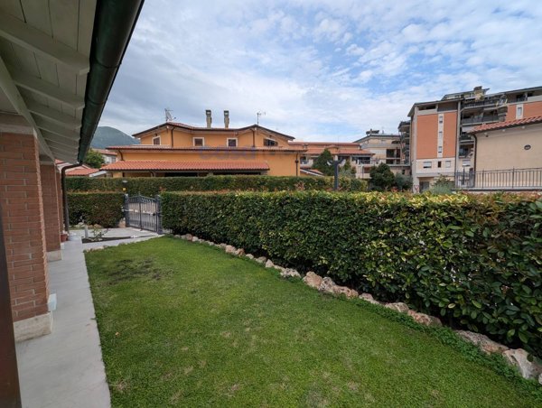casa indipendente in vendita a Terni in zona Rivo