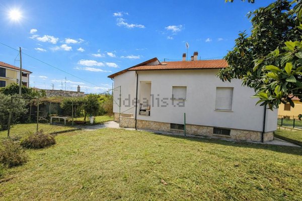 casa indipendente in vendita a Terni in zona Boccaporco