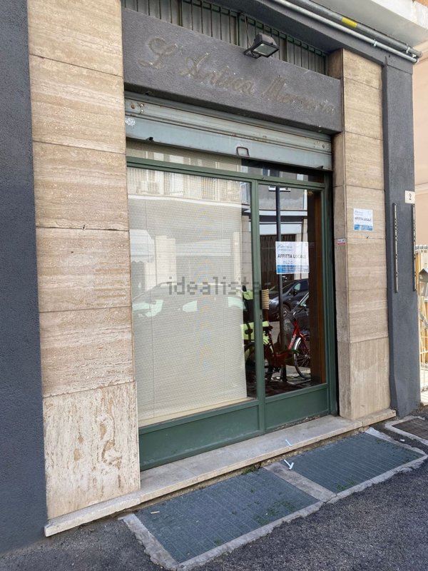 locale commerciale in vendita a Terni