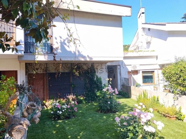 casa indipendente in vendita a Terni in zona Vocabolo Valenza