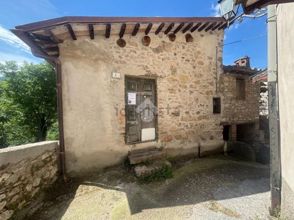 casa indipendente in vendita a Terni in zona Poggio Lavarino