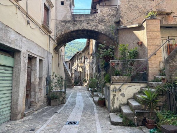 intera palazzina in vendita a Terni in zona Papigno