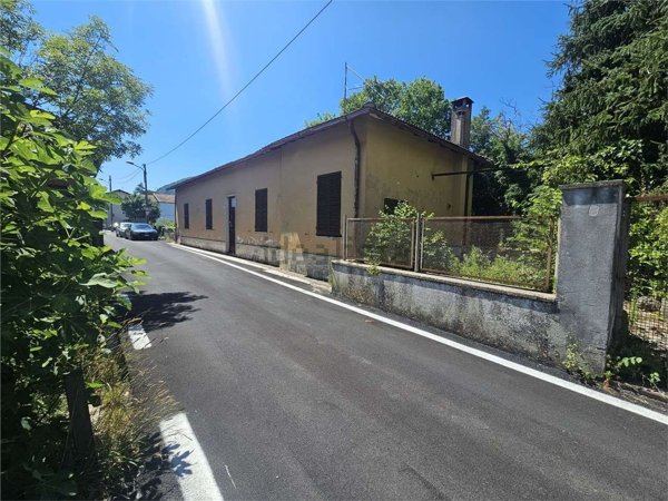 casa indipendente in vendita a Terni in zona Marmore