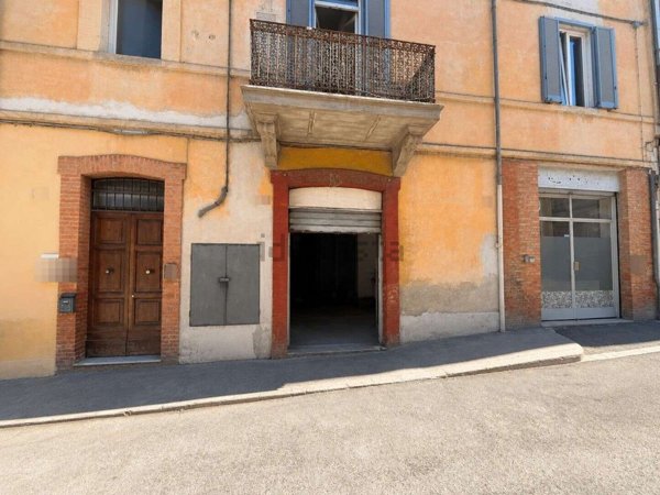 locale di sgombero in vendita a Terni