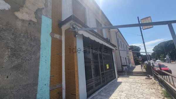 locale commerciale in vendita a Terni in zona Morgnano