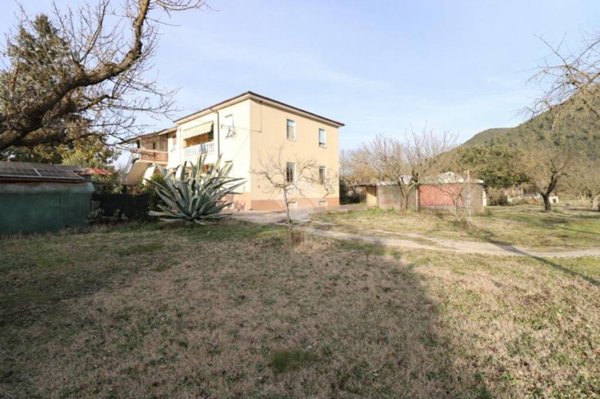 casa indipendente in vendita a Terni in zona Marmore