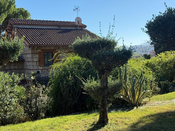 casa indipendente in vendita a Terni in zona Collerolletta Primo