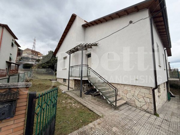 casa indipendente in vendita a Terni in zona Vocabolo Valenza