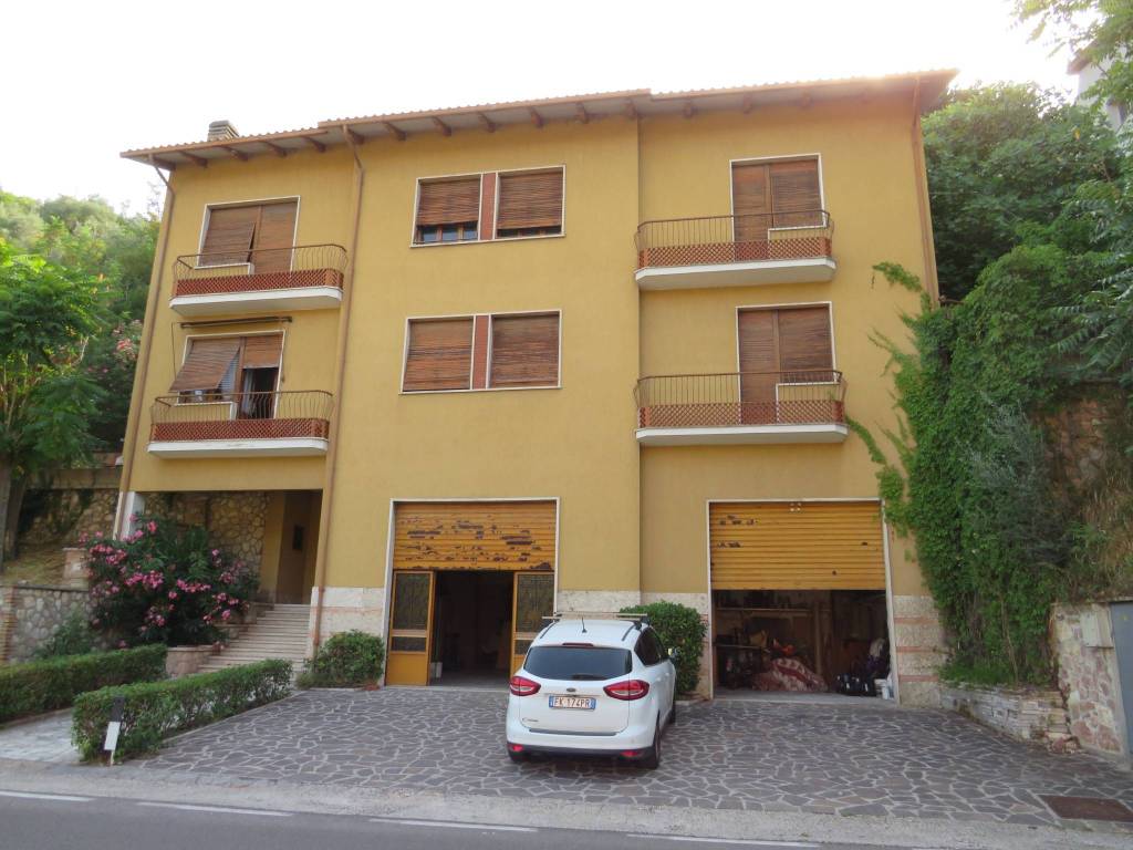 casa indipendente in vendita a Terni
