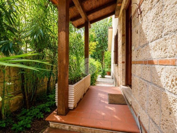 casa indipendente in vendita a Terni in zona Vocabolo Valenza