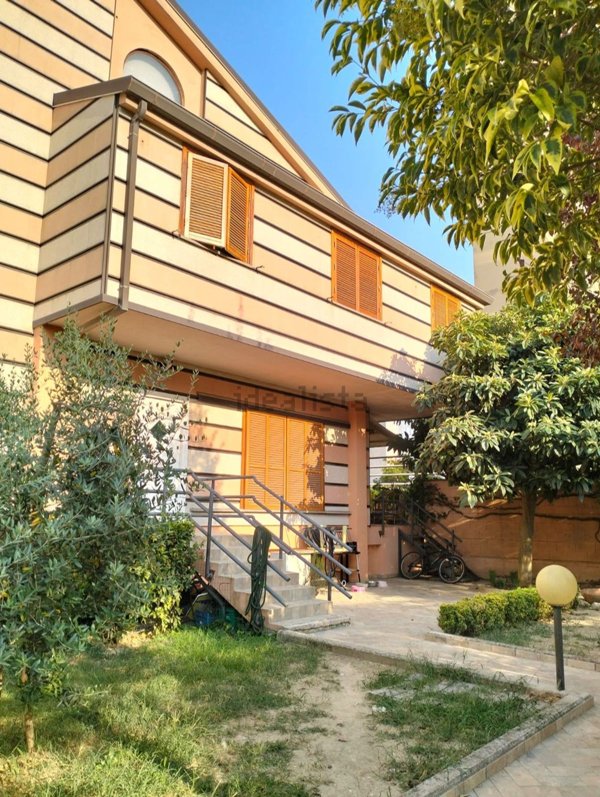 casa indipendente in vendita a Terni
