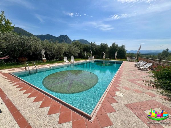 casa indipendente in vendita a Terni
