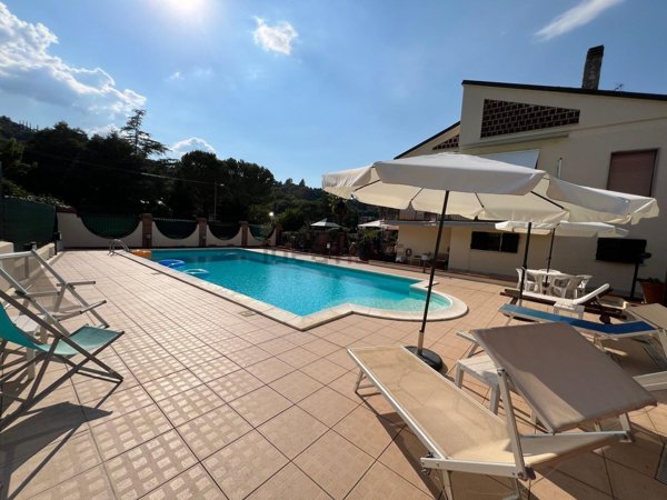 casa indipendente in vendita a Terni