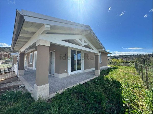casa indipendente in vendita a Terni in zona Boccaporco