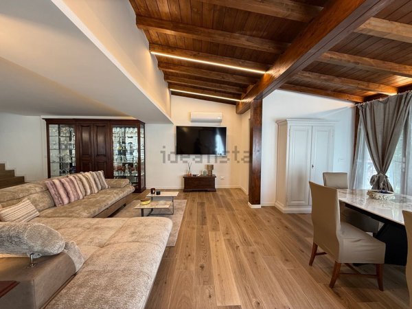 casa indipendente in vendita a Terni