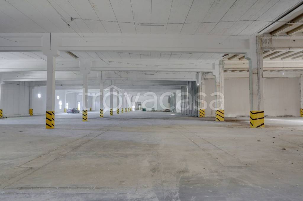 locale commerciale in vendita a Terni in zona Collescipoli