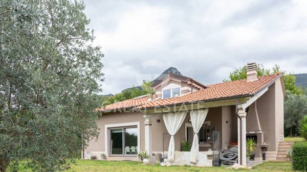 casa indipendente in vendita a Terni in zona Gabelletta