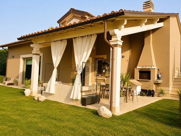 casa indipendente in vendita a Terni in zona Vallemicero