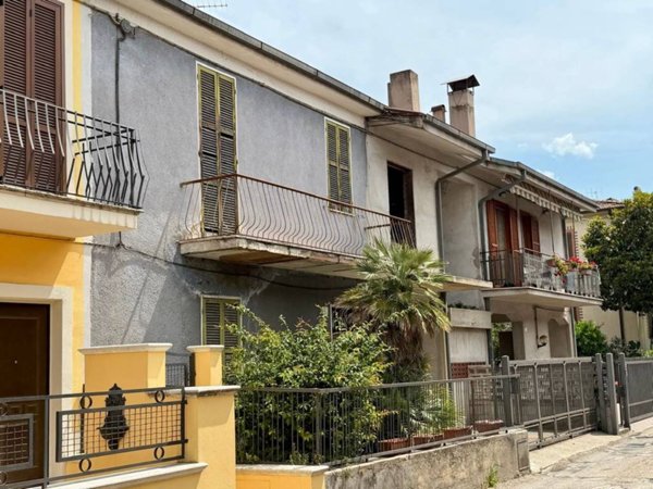 casa indipendente in vendita a Terni in zona Trevi