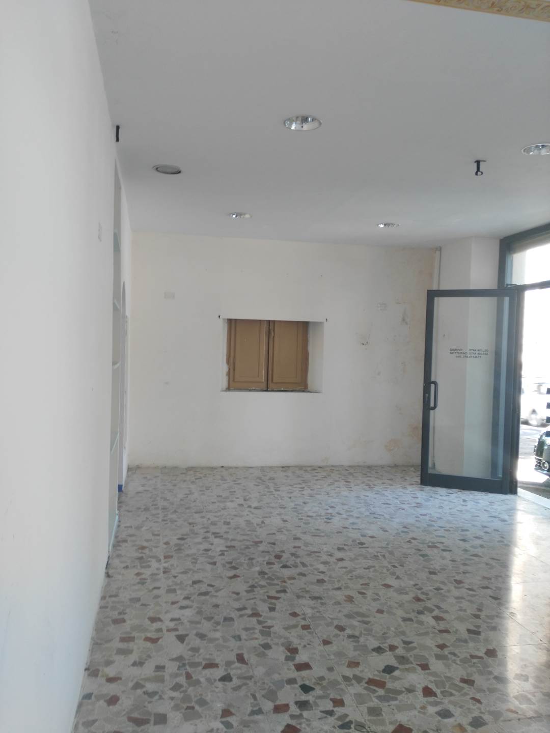 locale commerciale in vendita a Terni