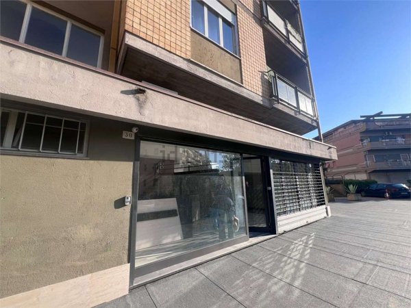 locale commerciale in vendita a Terni