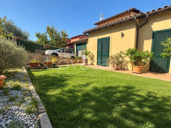 casa indipendente in vendita a Terni