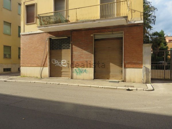 locale commerciale in vendita a Terni