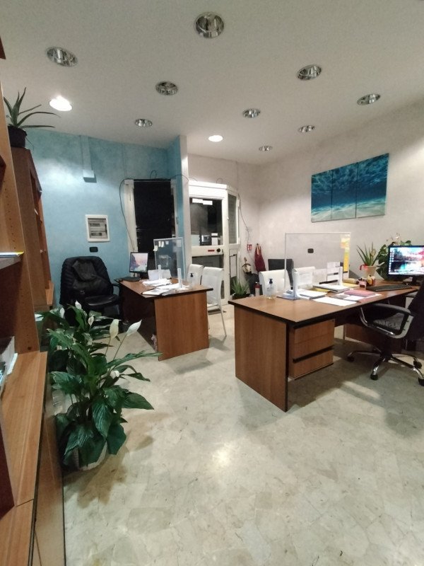 locale commerciale in vendita a Terni