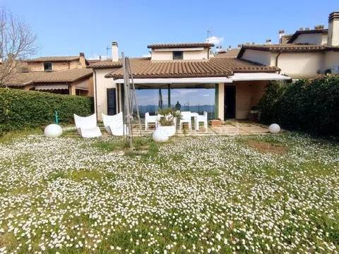 casa indipendente in vendita a Terni in zona La Romita