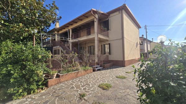 casa indipendente in vendita a Terni in zona Campitello