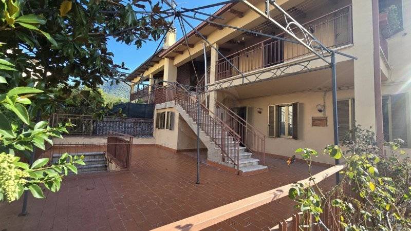 casa indipendente in vendita a Terni in zona Campitello