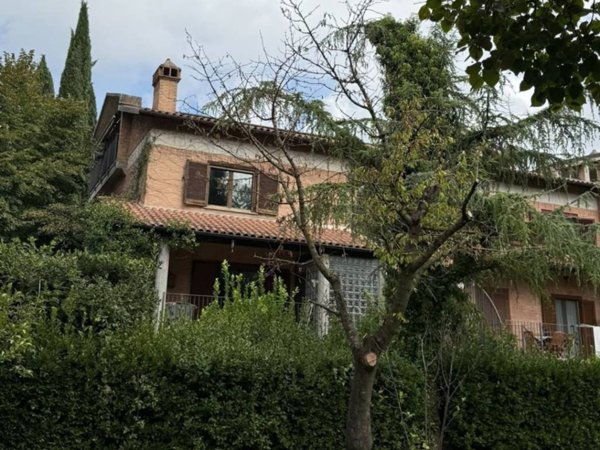 casa indipendente in vendita a Terni in zona Centro Città