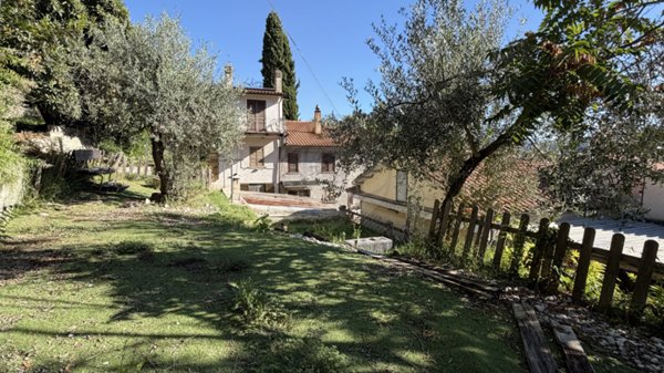casa indipendente in vendita a Terni in zona Collescipoli