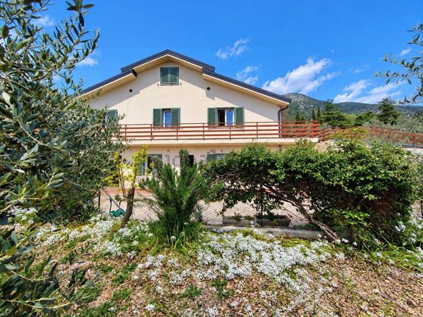casa indipendente in vendita a Terni in zona Gina Palmucci