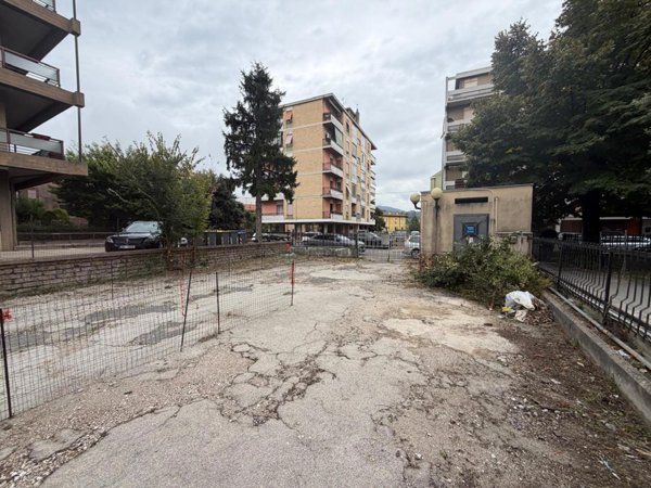locale commerciale in vendita a Terni in zona Centro Città