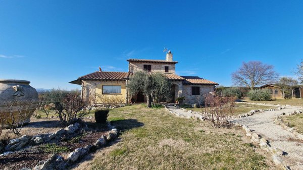 casa indipendente in vendita ad Avigliano Umbro