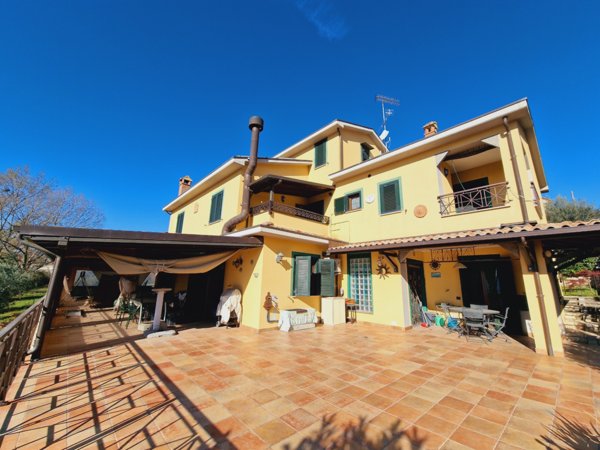 casa indipendente in vendita ad Avigliano Umbro