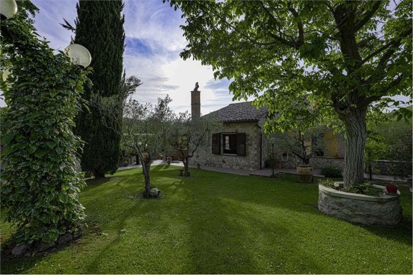 casa indipendente in vendita ad Avigliano Umbro