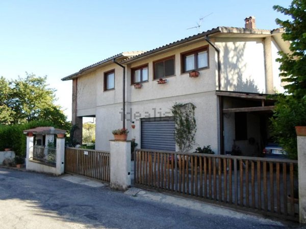 casa indipendente in vendita ad Avigliano Umbro