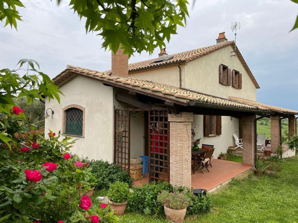 casa indipendente in vendita ad Avigliano Umbro in zona Dunarobba